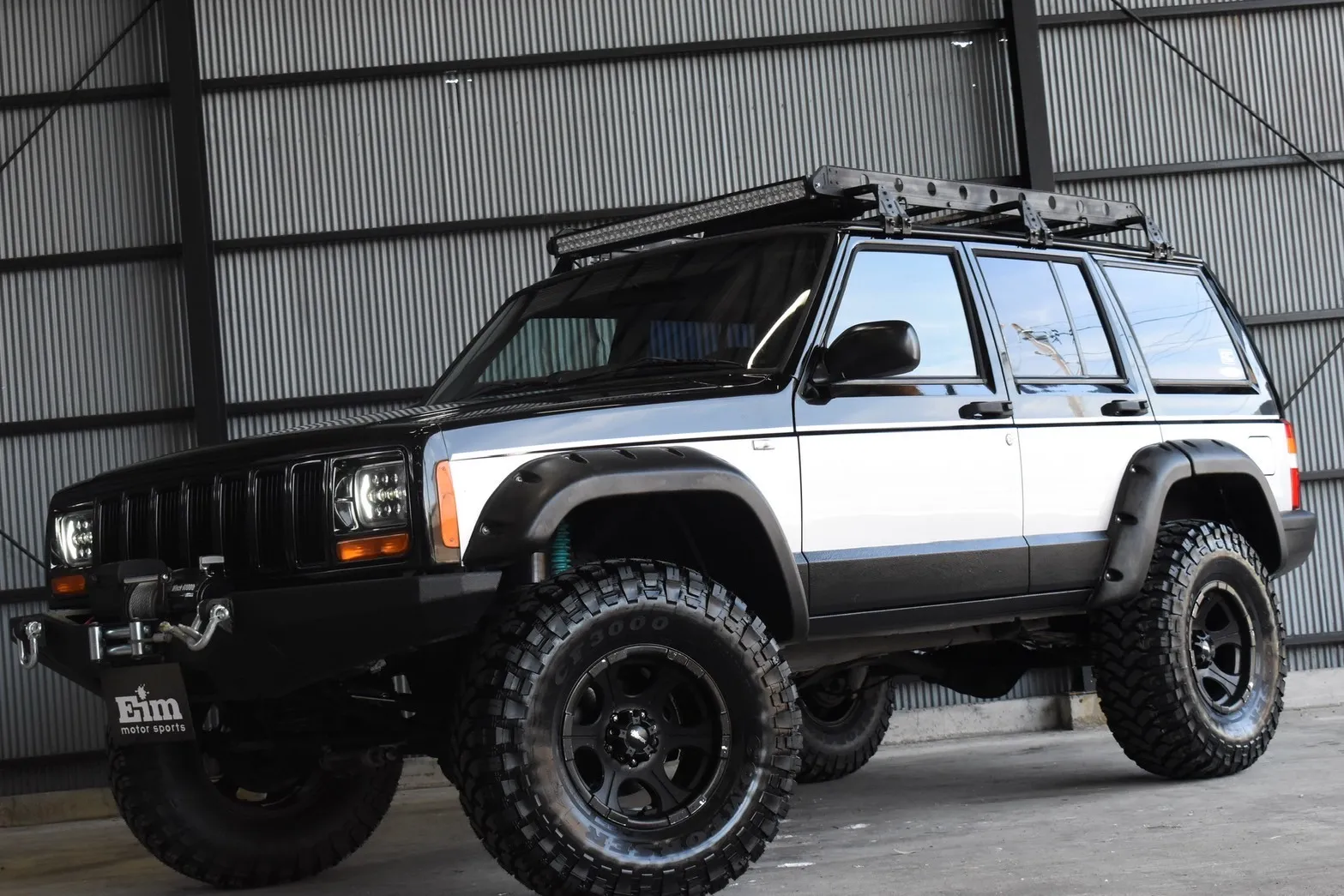 Jeep Cherokee sport off-road costom