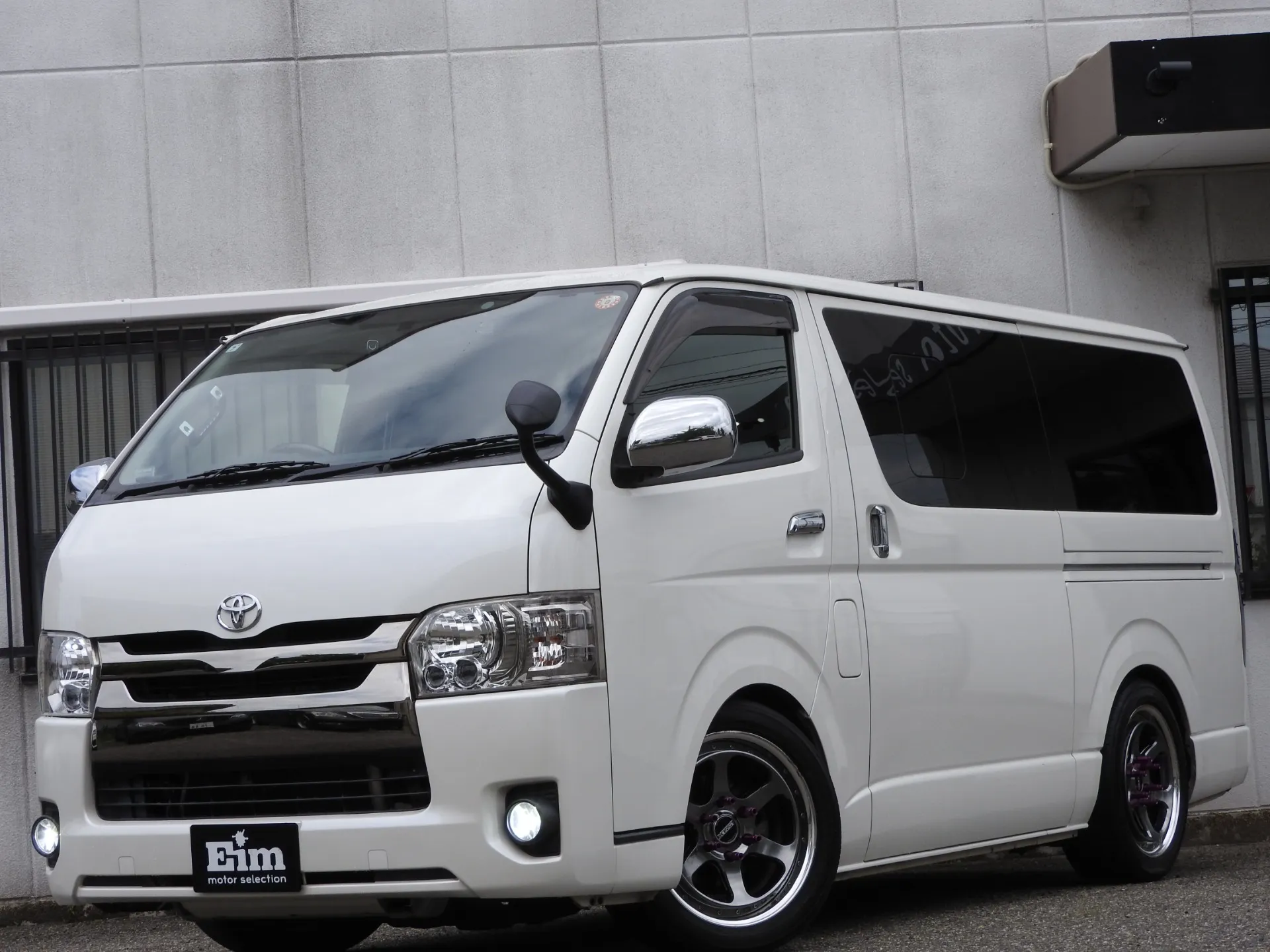TOYOTA HIACE