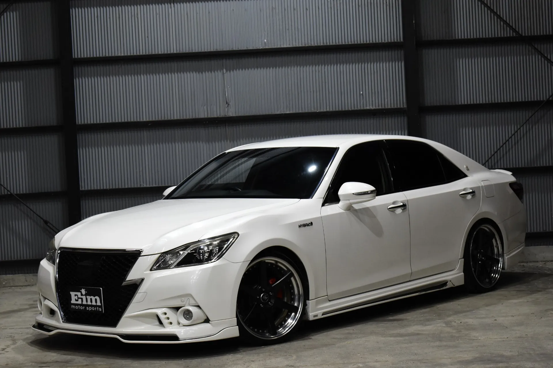 TOYOTA CROWN athlete